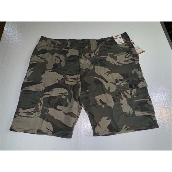 Men's Wrangler Flex Cargo Camo‎ Shorts Relaxed Fit Tech Pocket Size 48 - Picture 1 of 4